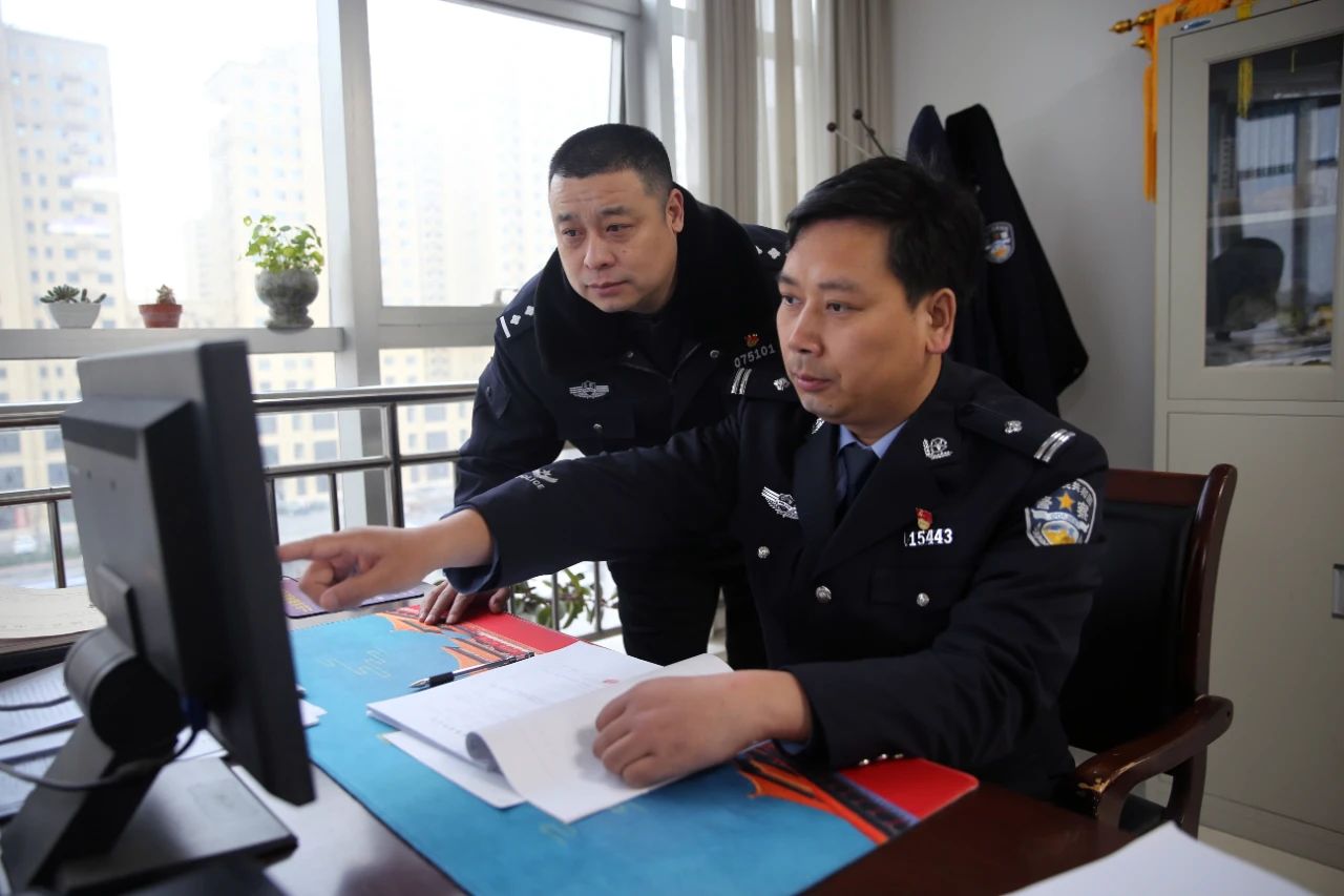 许警1.jpg