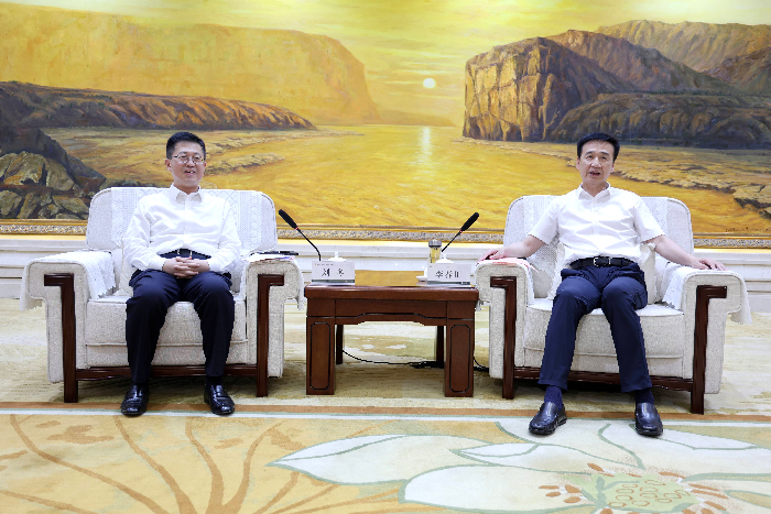 市委副书记李春田会见中建五局客人